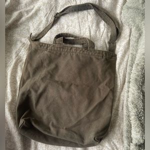 Army green Baggu Duck Bag